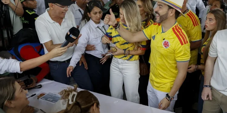 De la Espriella y Cepeda votan por la Presidencia de Colombia De la Espriella y Cepeda votan por la Presidencia de Colombia