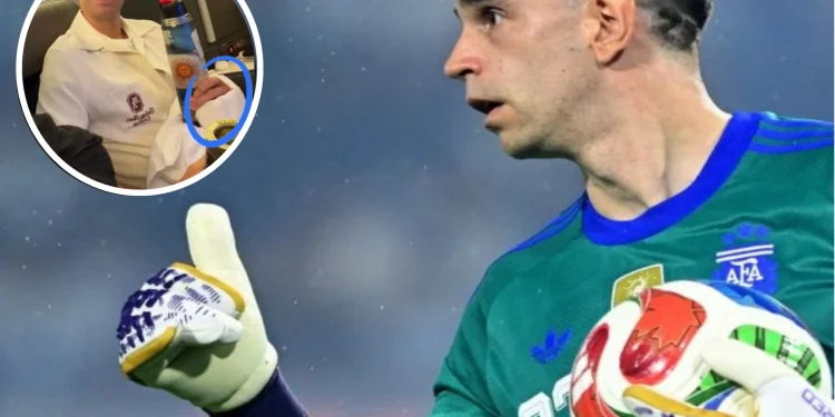 Dibu Martínez recibió una buena noticia antes del debut: le retiraron el yeso y será titular ante Argelia Dibu Martínez recibió una buena noticia antes del debut: le retiraron el yeso y será titular ante Argelia