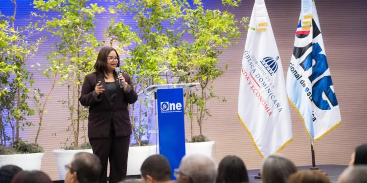 Dominicanos viven más y tienen menos hijos, revela nueva proyección poblacional