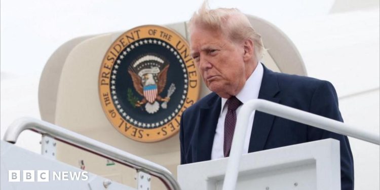 El Congreso aprueba por primera vez una medida sobre poderes de guerra, reprendiendo la guerra de Trump con Irán