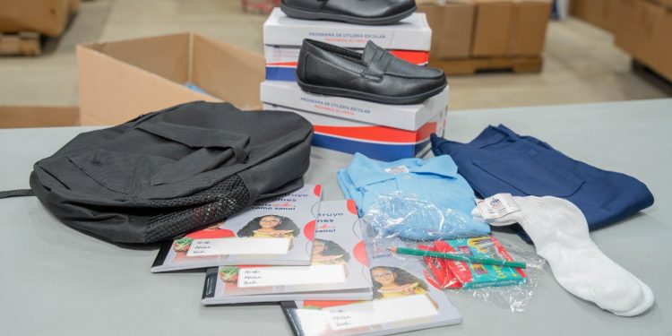 El INABIE avanza en la distribución de utilería escolar y alcanza un 15% de cobertura a nivel nacional