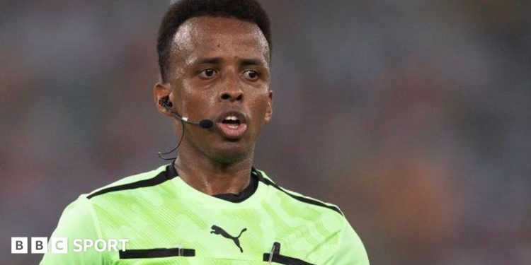 El árbitro somalí Omar Artan dirigirá la Supercopa después de que se le negara la plaza para el Mundial