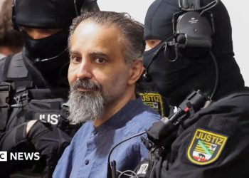 El atacante del mercado navideño condenado a cadena perpetua por asesinar a seis personas en Alemania