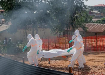 El brote de ébola sigue propagándose en el Congo y "eso significa que nos faltan casos", dice la OMS