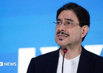El candidato presidencial de izquierda de Colombia admite su derrota