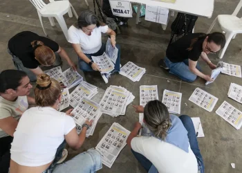 El escrutinio electoral en Colombia llega al 99,98 % de votos