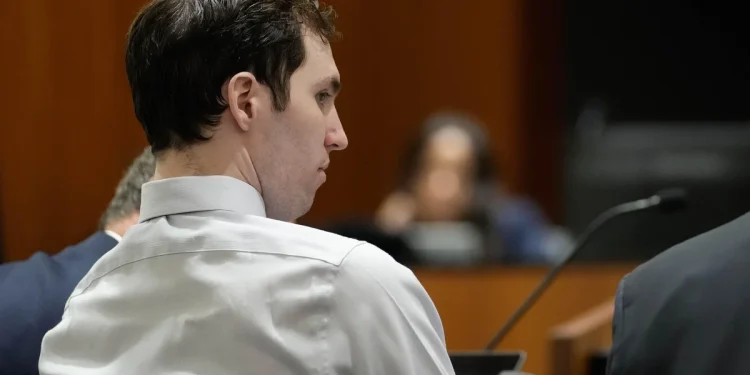 El ex compañero de cuarto del sospechoso de asesinato de Charlie Kirk no puede testificar en la audiencia, dictamina el juez El ex compañero de cuarto del sospechoso de asesinato de Charlie Kirk no puede testificar en la audiencia, dictamina el juez