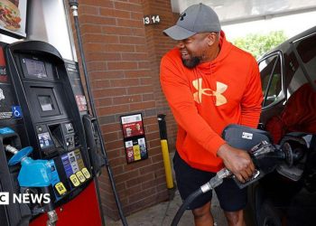 El precio del petróleo cae a niveles no vistos desde antes de la guerra con Irán