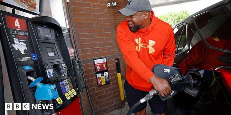 El precio del petróleo cae a niveles no vistos desde antes de la guerra con Irán