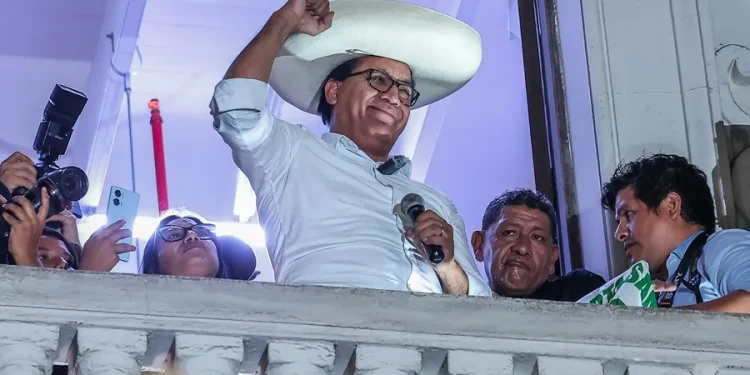 Elecciones en Perú | Roberto Sánchez sigue al frente del escrutinio Elecciones en Perú | Roberto Sánchez sigue al frente del escrutinio