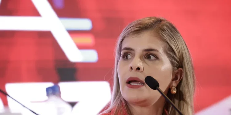 Evacuan de emergencia presidenta Laura Fernández por explosión Evacuan de emergencia presidenta Laura Fernández por explosión