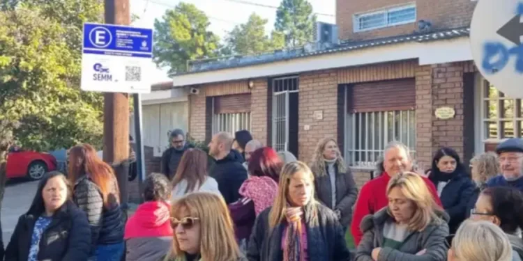 Fuertes quejas de vecinos de Córdoba Capital por el nuevo estacionamiento medido en la ciudad