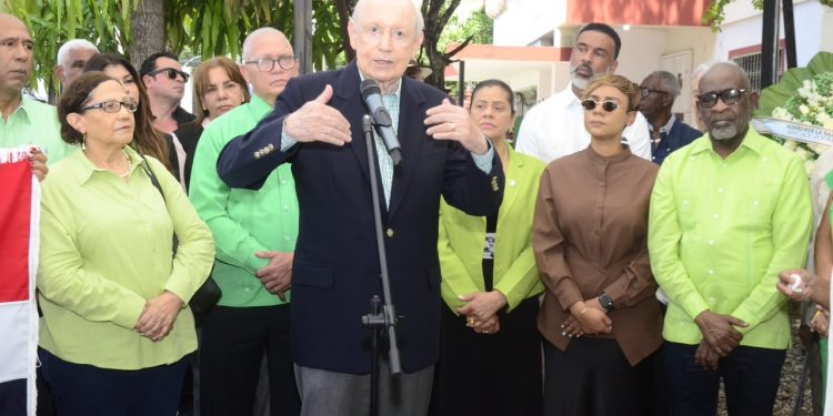 Fuerza del Pueblo rinde homenaje a los héroes del 14 de Junio