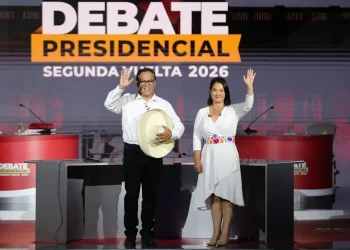 Fujimori y Sánchez prometen más gasto en salud y educación