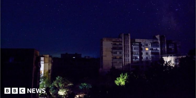 Guerra Rusia-Ucrania: los ataques de Ucrania cortan el suministro eléctrico en Sebastopol, en la Crimea ocupada por Rusia Guerra Rusia-Ucrania: los ataques de Ucrania cortan el suministro eléctrico en Sebastopol, en la Crimea ocupada por Rusia