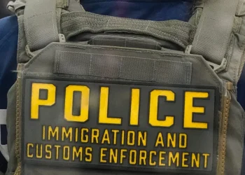 ICE exige capacitación adicional para nuevos empleados después de la reacción violenta