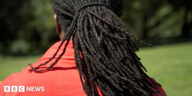 La Corte Suprema dictamina que un ex recluso no puede demandar a los guardias de prisión que le cortaron las rastas