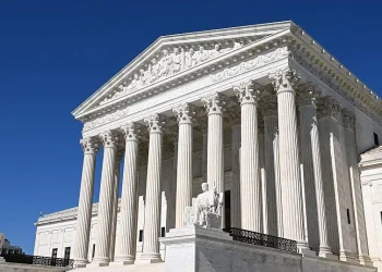La Corte Suprema permite que Alabama use un mapa de la Cámara que favorece al Partido Republicano en las elecciones intermedias