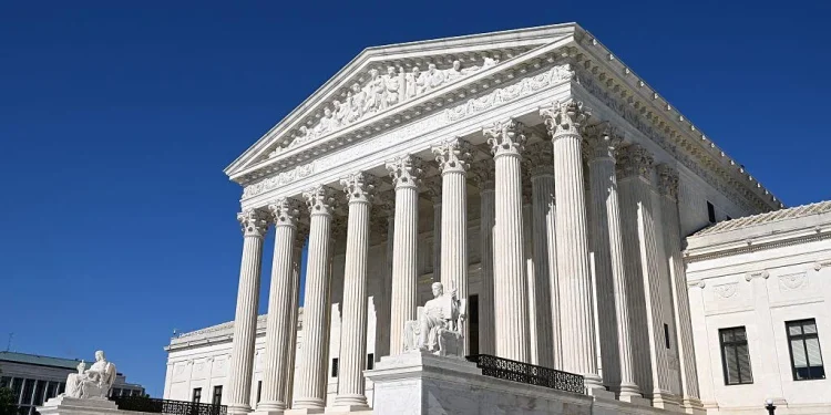 La Corte Suprema permite que Alabama use un mapa de la Cámara que favorece al Partido Republicano en las elecciones intermedias