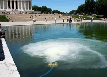 La empresa propiedad del donante de Trump ganó el contrato de limpieza de Reflecting Pool por valor de 1,7 millones de dólares sin licitación