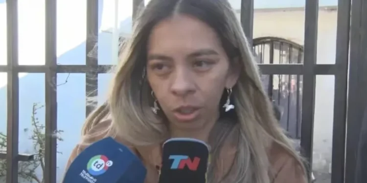 La querella del padre de Agostina Vega solicita investigar a la madre de la menor La querella del padre de Agostina Vega solicita investigar a la madre de la menor
