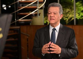 Leonel juramenta en Madrid a dirigentes del PRM