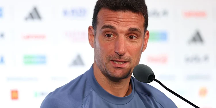 Lionel Scaloni tras la clasificación ante Austria: "Cuando hay que sufrir, el equipo lo hace" Lionel Scaloni tras la clasificación ante Austria: "Cuando hay que sufrir, el equipo lo hace"
