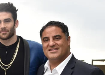 Los comentaristas políticos estadounidenses Cenk Uygur y Hasan Piker dicen que el Reino Unido les niega la entrada "por criticar a Israel"
