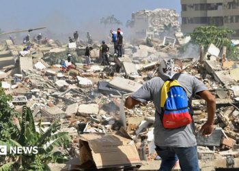 Los terremotos en Venezuela matan a 920 personas mientras las familias desesperadas por noticias
