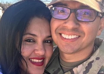 "Me destroza el corazón": veterano militar estadounidense pide a ICE que libere a su esposa