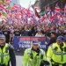 Miles de británicos se manifiestan contra la inmigración tras el ataque de Belfast y el asesinato de Henry Nowak
