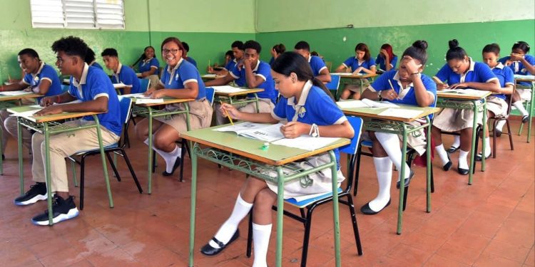 Ministerio de Educación convoca a más de 111 mil estudiantes para la primera convocatoria de las Pruebas Nacionales 2026