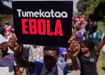 Ministro de Salud de Kenia declarado culpable de desacato al tribunal por instalación contra el ébola respaldada por Estados Unidos