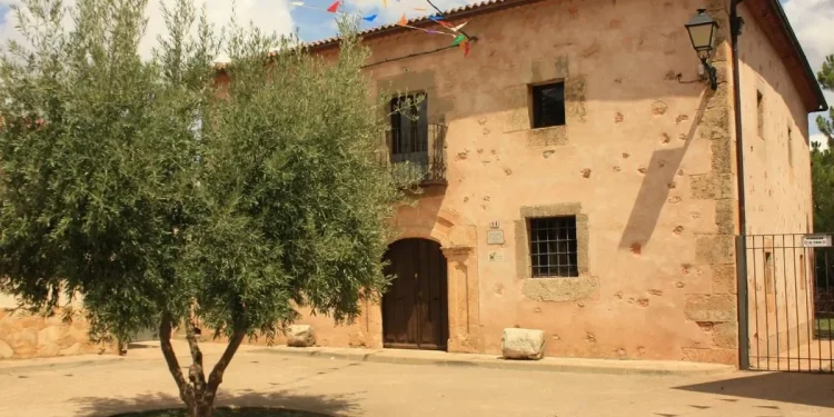 Ofrecen casa y trabajo en un pueblo de España que busca familias para repoblarse: cómo postularse