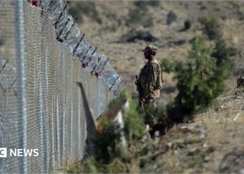 Pakistán lanza ataques mortales a lo largo de la frontera afgana