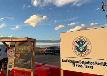 Perro guardián encuentra desechos y condiciones insalubres en instalaciones de ICE dentro de Fort Bliss