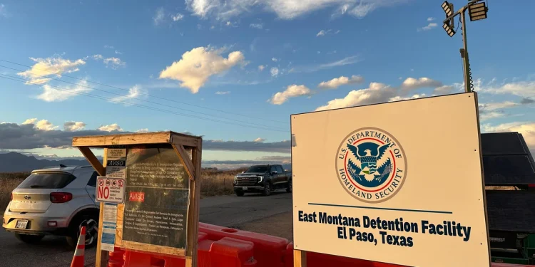 Perro guardián encuentra desechos y condiciones insalubres en instalaciones de ICE dentro de Fort Bliss