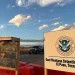 Perro guardián encuentra desechos y condiciones insalubres en instalaciones de ICE dentro de Fort Bliss