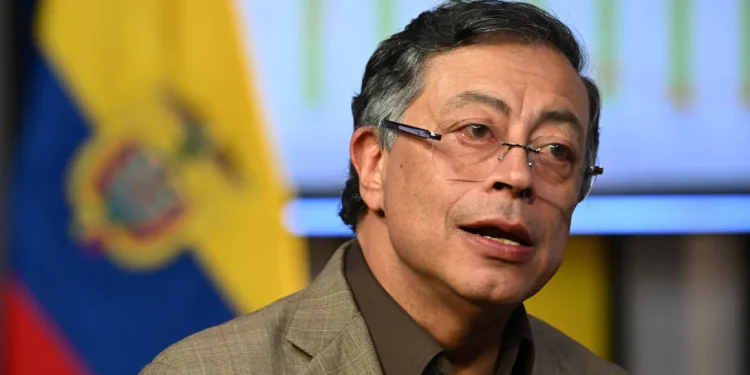 Petro niega "suspensión provisional" como presidente de Colombia