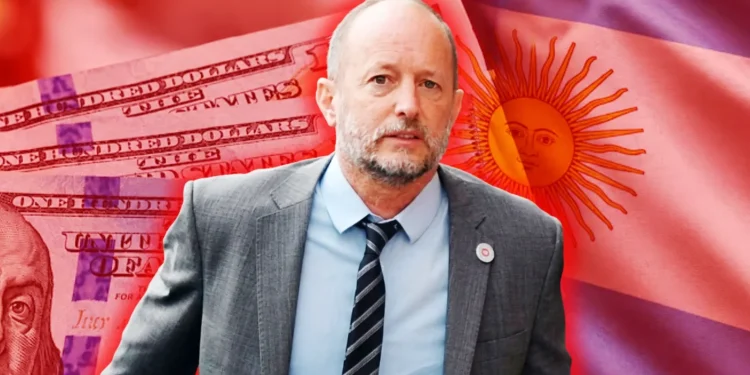 Pidieron la detención de Martín Insaurralde tras la aparición de videos con millones de dólares