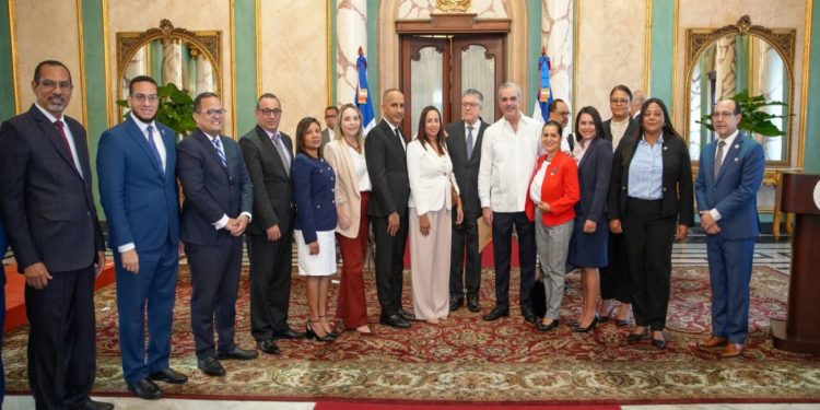 Presidente Abinader juramenta al Comité Dominicano de Salud Mental Penitenciaria