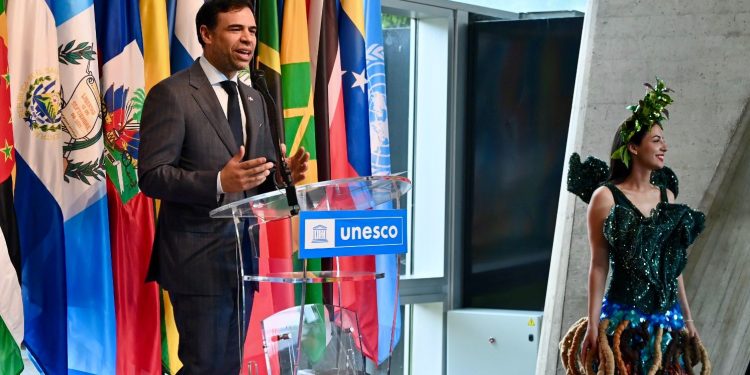 Roberto Ángel Salcedo encabeza la Semana de América Latina y el Caribe en la UNESCO