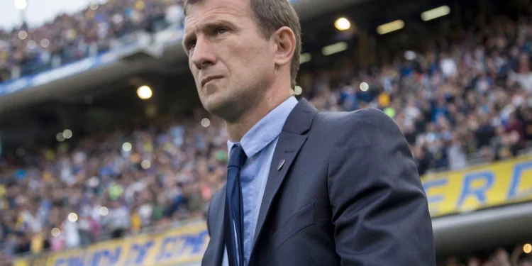 Rodolfo Arruabarrena pica en punta para ser el nuevo DT de Boca