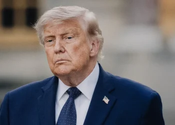Trump arremete contra los "tontos" que se oponen al acuerdo con Irán en medio de críticas bipartidistas