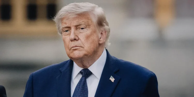 Trump arremete contra los "tontos" que se oponen al acuerdo con Irán en medio de críticas bipartidistas