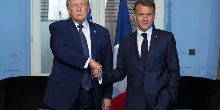 Trump en la cumbre del G7 en Francia mientras promociona la firma del memorando de Irán Trump en la cumbre del G7 en Francia mientras promociona la firma del memorando de Irán