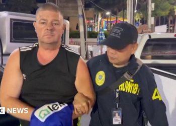 Un australiano acusado de asesinato después de que una niña fuera encontrada muerta en una maleta en Tailandia