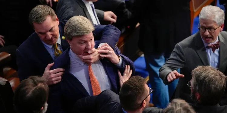 Un nuevo libro del asistente de McCarthy detalla el momento en que el representante Mike Rogers pareció arremeter contra Matt Gaetz en la Cámara de Representantes