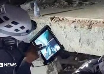 Venezuela: Niño de tres años rescatado y trasladado al hospital seis días después del terremoto
