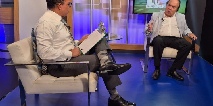 Vinicio Castillo: “Danilo iba ser quitado de presidente PLD y Francisco Javier lo salvó; quiere repetir a Gonzalo; LF podría colarse” Vinicio Castillo: “Danilo iba ser quitado de presidente PLD y Francisco Javier lo salvó; quiere repetir a Gonzalo; LF podría colarse”